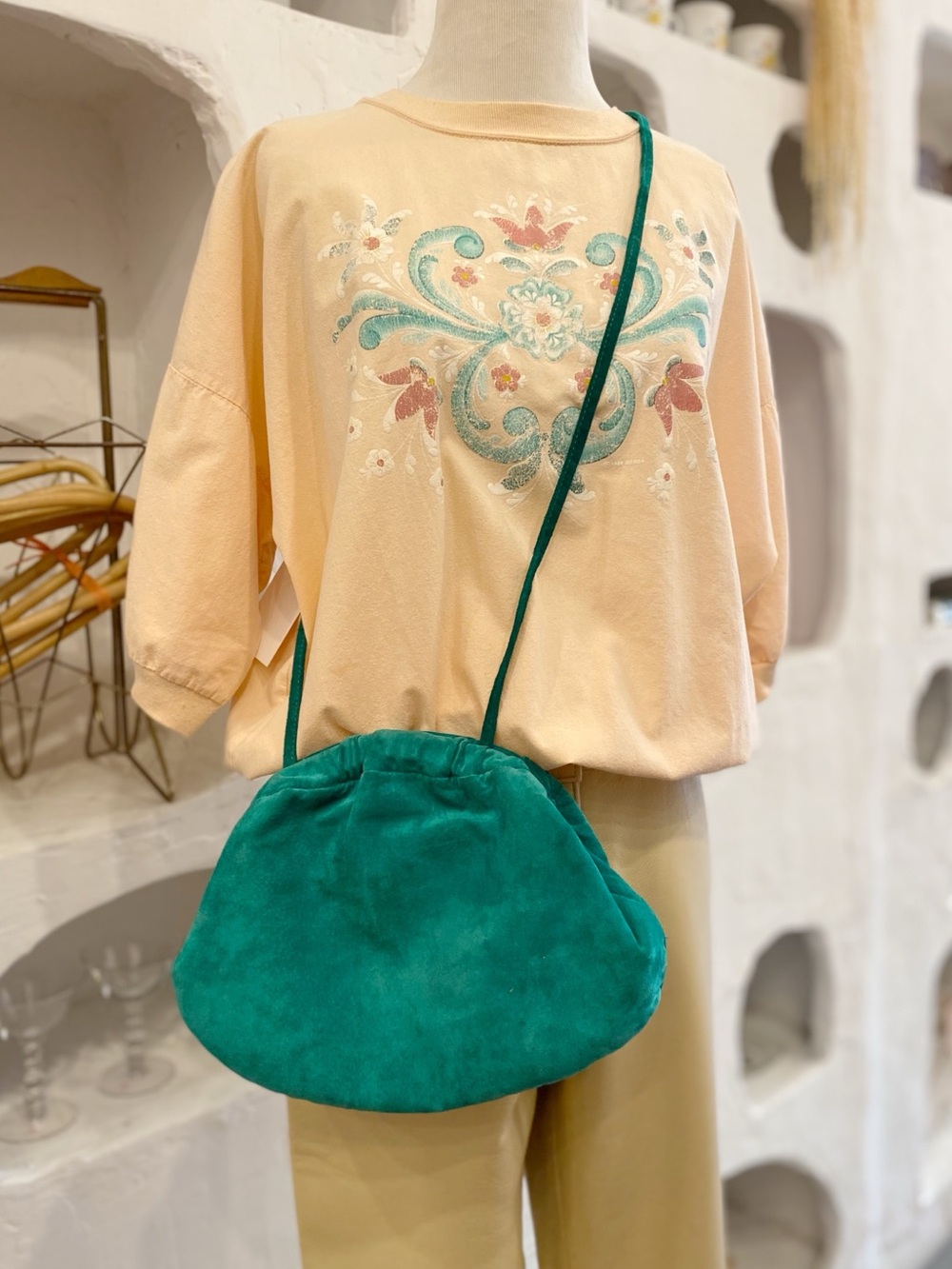Vintage Oversized Cotton Peach Retro T-Shirt with Green Floral Design